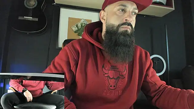 axxelrich  online show from 02/18/25, 05:42