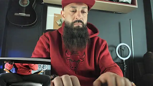 axxelrich  online show from 02/18/25, 08:49