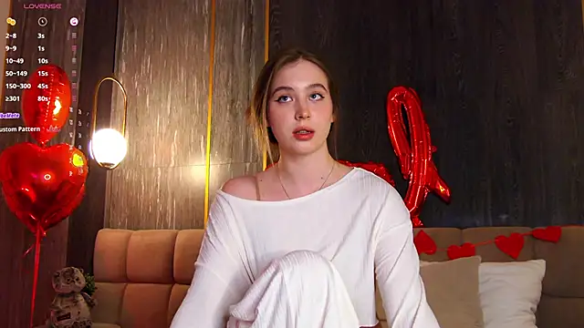 LoraineLuff online show from 02/16/25, 05:59