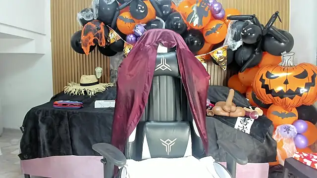 Danna topless online show from 10/25/25, 12:02