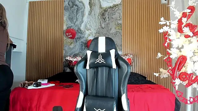 Danna topless online show from 02/12/26, 12:00