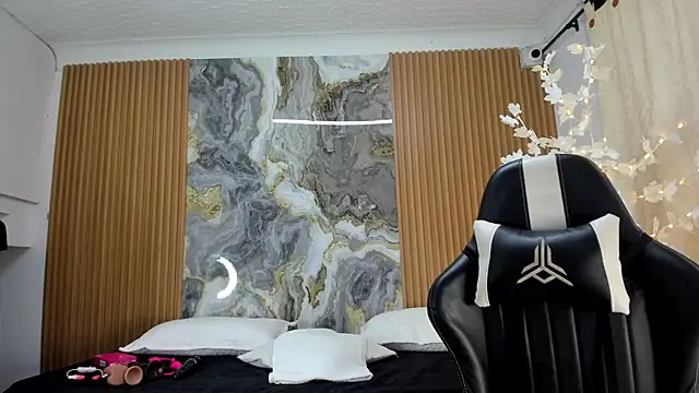 Danna topless online show from 04/27/26, 12:03