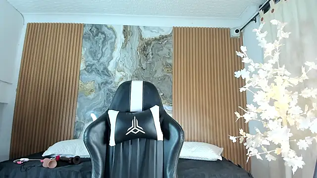 Danna topless online show from 05/04/26, 12:01