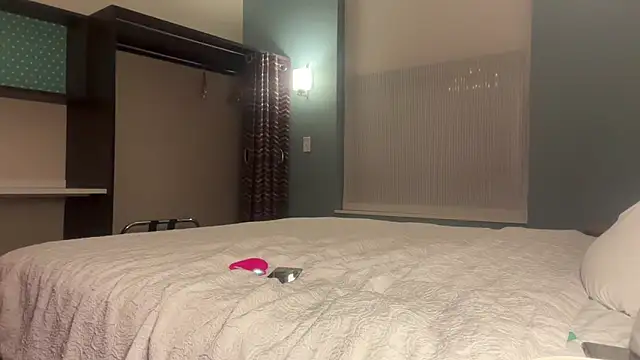 Snapshot of londonsfantasy chatting on 09/25/25, 04:49 londonsfantasy online show from 09/25/25, 04:49