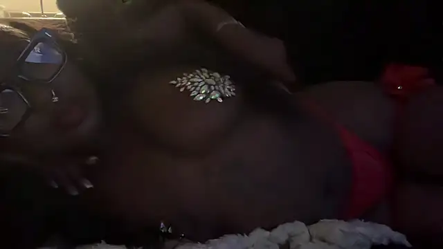 Snapshot of londonsfantasy chatting on 11/01/25, 09:44 londonsfantasy online show from 11/01/25, 09:44