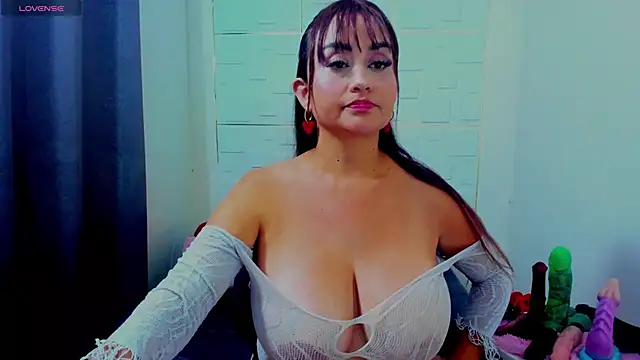 Snapshot of IsaSixty9 chatting on 02/27/25, 10:20 IsaSixty9 online show from 02/27/25, 10:20