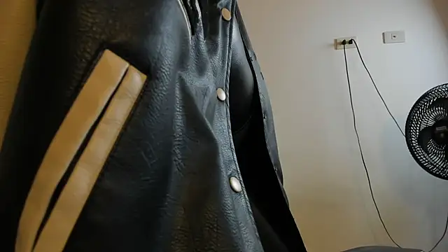 julian wallace online show from 10/17/25, 03:10