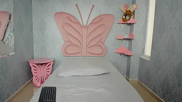 Snapshot of MaddyCute4u chatting on 02/19/25, 04:55 MaddyCute4u online show from 02/19/25, 04:55