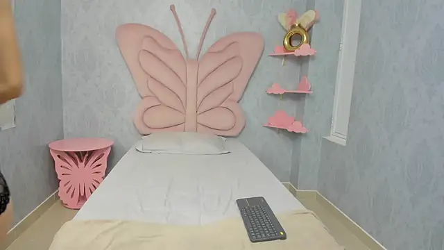 Snapshot of MaddyCute4u chatting on 02/21/25, 11:33 MaddyCute4u online show from 02/21/25, 11:33