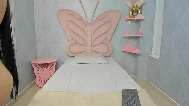 Snapshot of MaddyCute4u chatting on 02/22/25, 12:29 MaddyCute4u online show from 02/22/25, 12:29