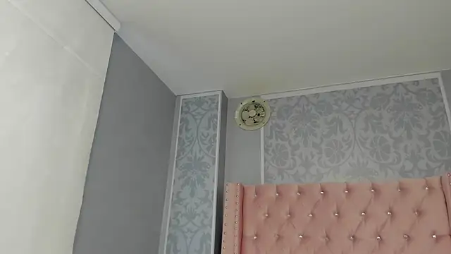 Snapshot of MaddyCute4u chatting on 03/14/25, 03:03 MaddyCute4u online show from 03/14/25, 03:03