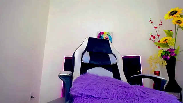 Snapshot of samantha_official_ chatting on 01/13/25, 10:56 samantha official online show from 01/13/25, 10:56