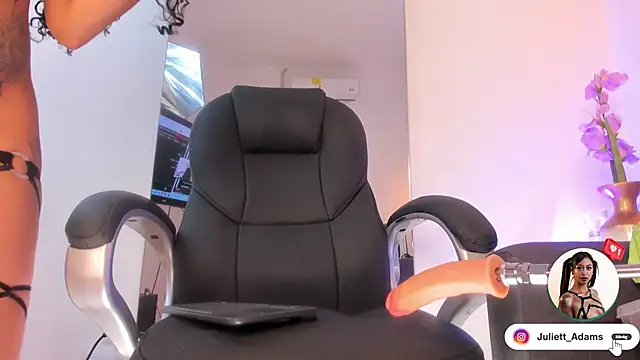 Juliett Adams  online show from 10/18/25, 01:08