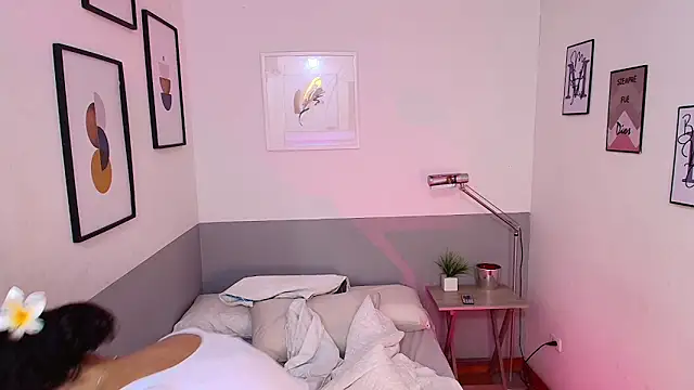 Beautifulskinny18 online show from 03/19/25, 07:49