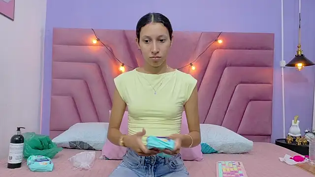 Beautifulskinny18 online show from 12/17/25, 07:53