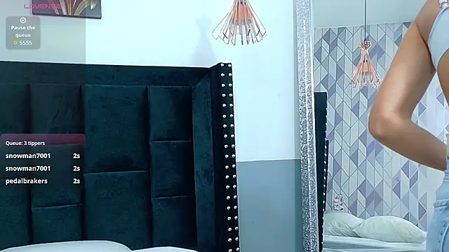 Beautifulskinny18 online show from 04/18/26, 05:00