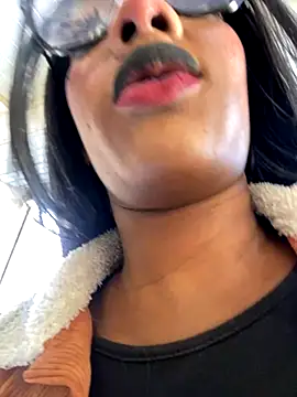 TIFFANYYSTAR online show from 12/03/25, 12:36