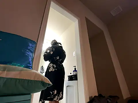 wynterheat online show from 10/19/25, 01:17