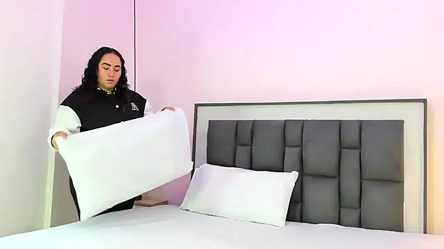 Ayla martinez online show from 10/14/25, 01:50