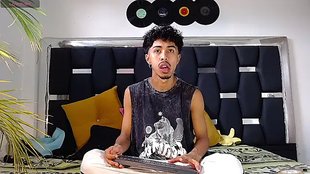 RyanRizzo online show from 01/31/25, 03:33