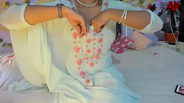aarjulove online show from 06/19/26, 09:46