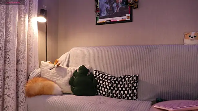 Snapshot of mari_moon_bunny chatting on 01/25/25, 02:03 mari moon bunny online show from 01/25/25, 02:03