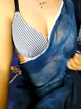 Snapshot of hot_Oliviaa chatting on 12/27/24, 12:01 hot Oliviaa online show from 12/27/24, 12:01