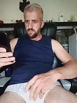 Snapshot of GrofLicno chatting on 05/24/26, 03:39 GrofLicno online show from 05/24/26, 03:39