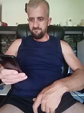 Snapshot of GrofLicno chatting on 05/27/26, 02:47 GrofLicno online show from 05/27/26, 02:47