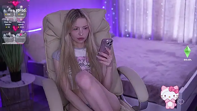 Snapshot of EviStar chatting on 10/13/25, 12:16 EviStar online show from 10/13/25, 12:16