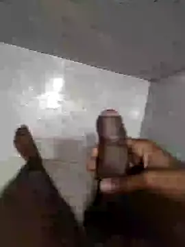 Snapshot of biggest_lund_ chatting on 01/12/25, 05:24 biggest lund online show from 01/12/25, 05:24