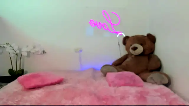 kendal scott1 online show from 01/08/25, 07:24