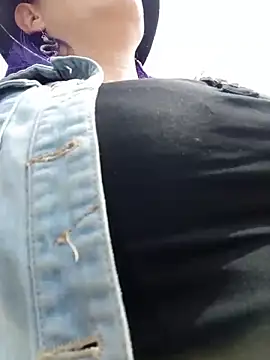 sophie banger online show from 11/17/25, 06:46