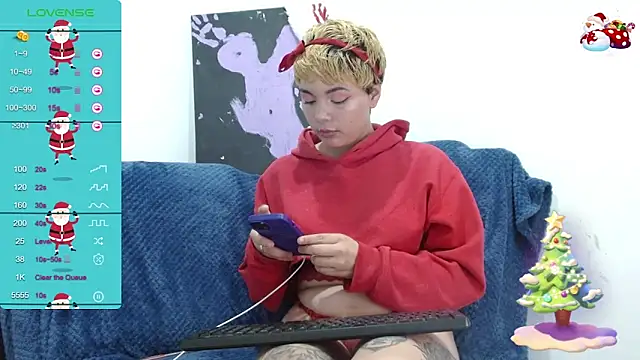 Snapshot of TRIXIE_TANG28 chatting on 12/21/24, 03:47 TRIXIE TANG28 online show from 12/21/24, 03:47