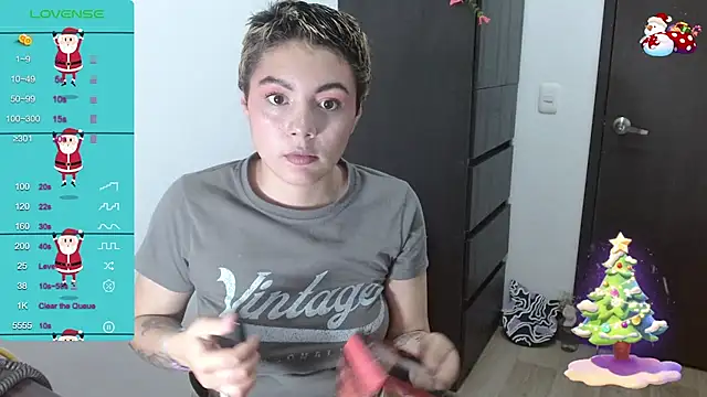 Snapshot of TRIXIE_TANG28 chatting on 12/30/24, 11:17 TRIXIE TANG28 online show from 12/30/24, 11:17