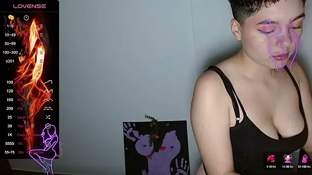 Snapshot of TRIXIE_TANG28 chatting on 02/14/25, 02:39 TRIXIE TANG28 online show from 02/14/25, 02:39