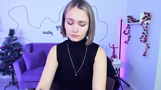 Snapshot of BritnieCute chatting on 12/18/24, 05:26 BritnieCute online show from 12/18/24, 05:26