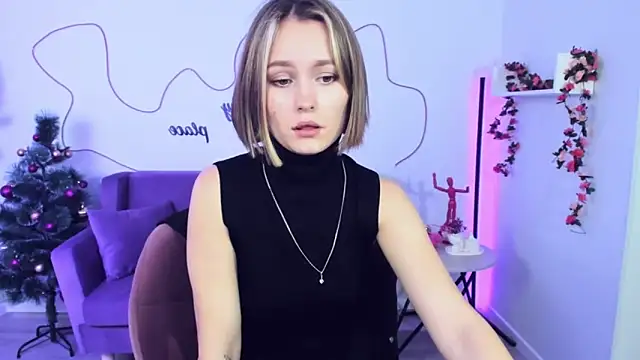 Snapshot of BritnieCute chatting on 12/18/24, 08:31 BritnieCute online show from 12/18/24, 08:31