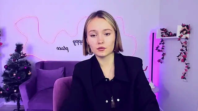 Snapshot of BritnieCute chatting on 12/20/24, 08:28 BritnieCute online show from 12/20/24, 08:28