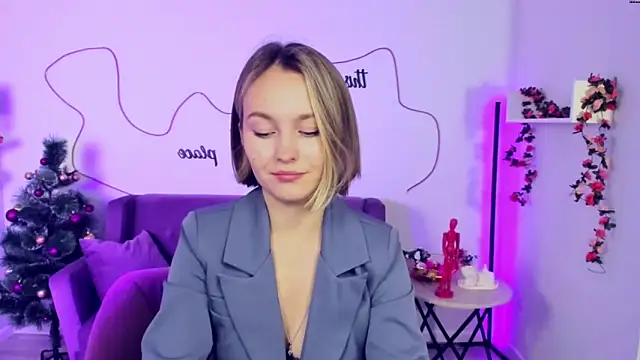 Snapshot of BritnieCute chatting on 12/26/24, 05:58 BritnieCute online show from 12/26/24, 05:58