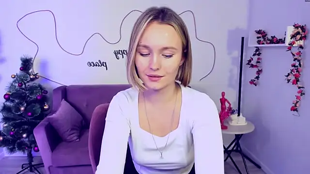 Snapshot of BritnieCute chatting on 01/04/25, 11:00 BritnieCute online show from 01/04/25, 11:00