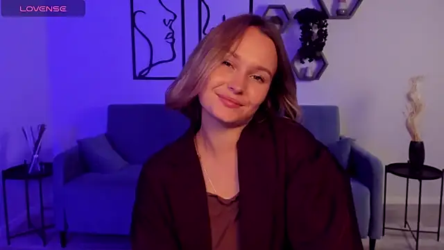 Snapshot of BritnieCute chatting on 10/06/25, 05:27 BritnieCute online show from 10/06/25, 05:27