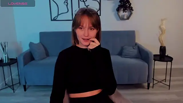 Snapshot of BritnieCute chatting on 10/16/25, 05:08 BritnieCute online show from 10/16/25, 05:08