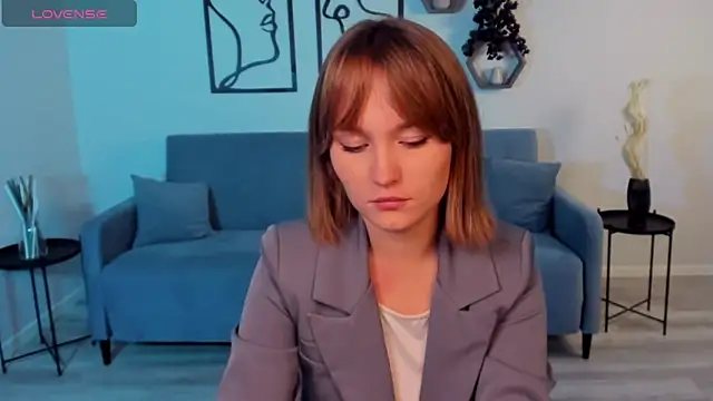 Snapshot of BritnieCute chatting on 10/22/25, 05:19 BritnieCute online show from 10/22/25, 05:19