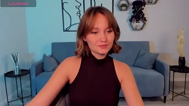 Snapshot of BritnieCute chatting on 10/27/25, 05:33 BritnieCute online show from 10/27/25, 05:33