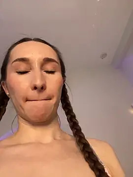 cutte dora online show from 02/16/26, 12:12