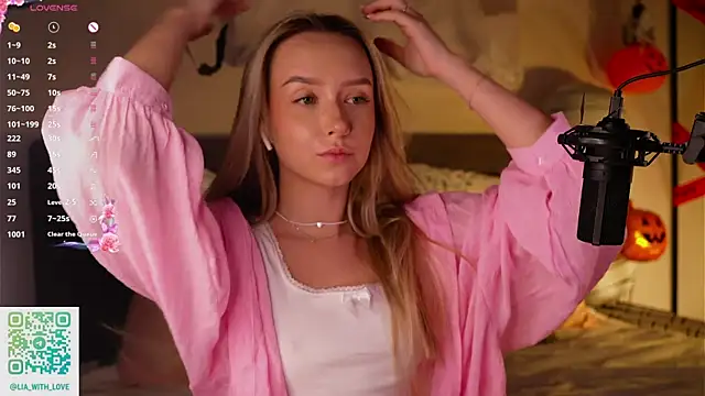 HollisBeckett online show from 10/29/25, 03:31