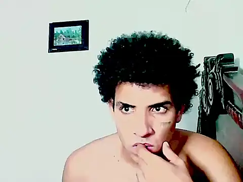 Snapshot of maick5- chatting on 09/29/25, 12:10 maick5- online show from 09/29/25, 12:10