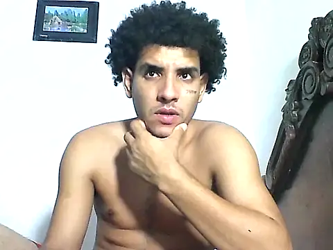 Snapshot of maick5- chatting on 10/09/25, 04:32 maick5- online show from 10/09/25, 04:32