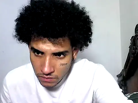 Snapshot of maick5- chatting on 10/10/25, 03:00 maick5- online show from 10/10/25, 03:00